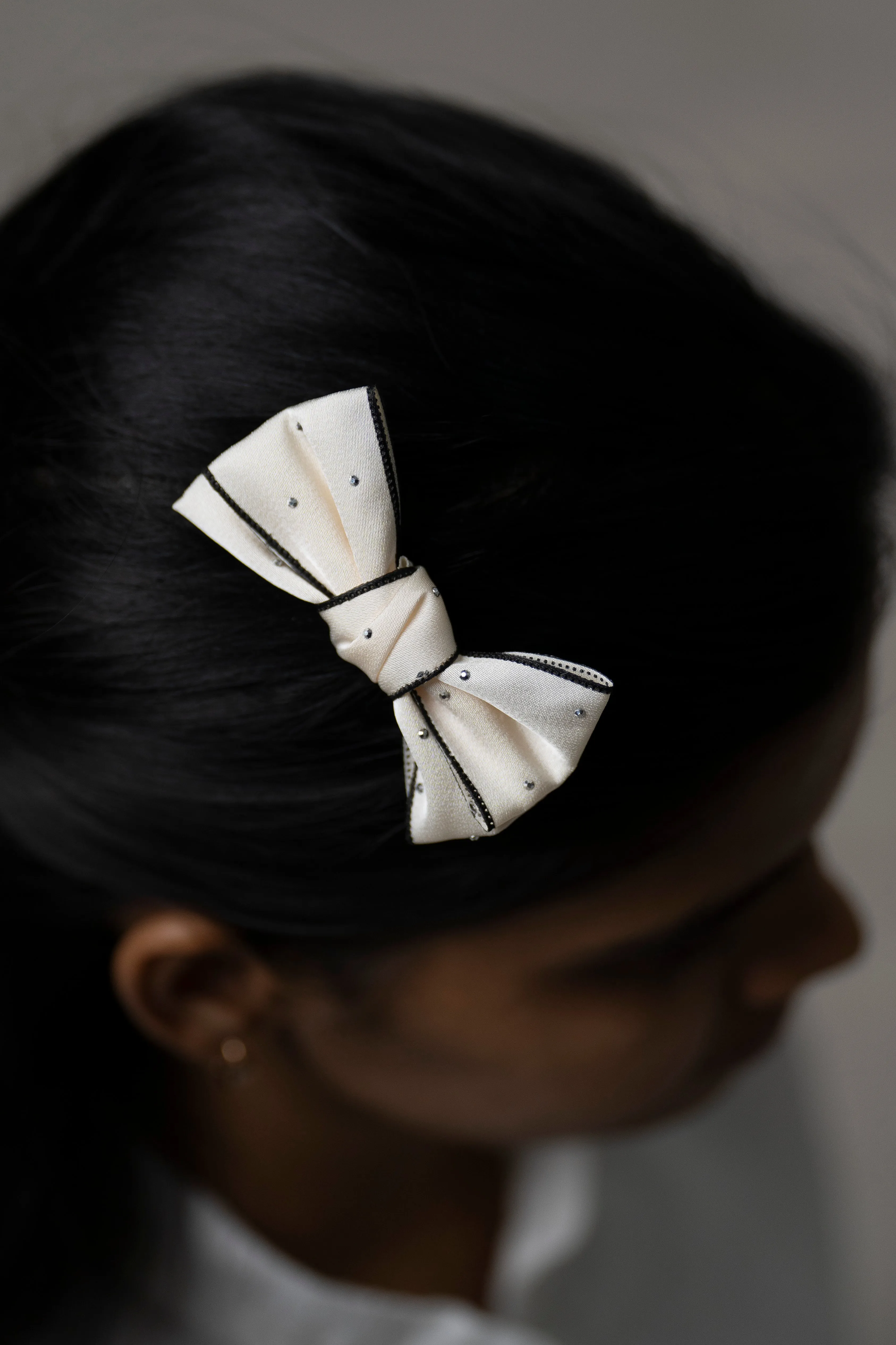 Classic Elegance White Bow Hair Clip with Crystal Accents