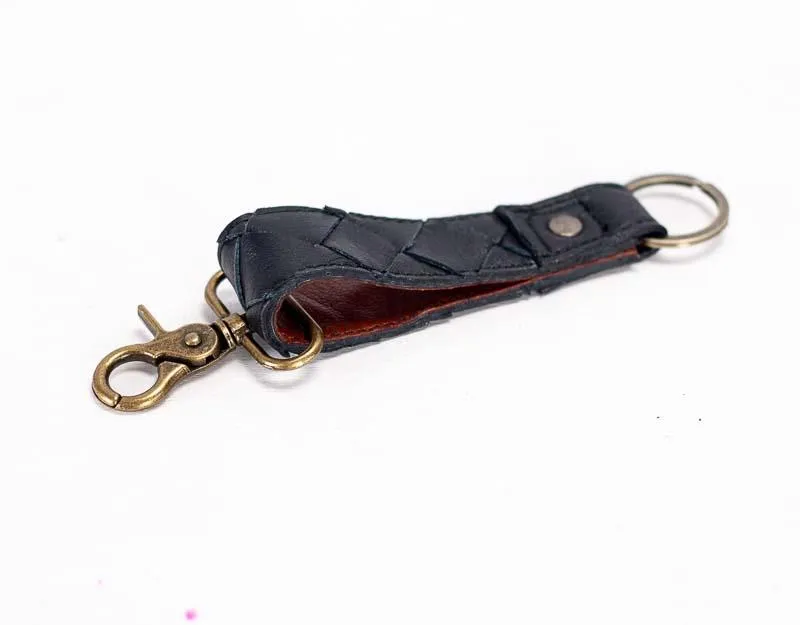 Leather handwoven keyring with clip - Black