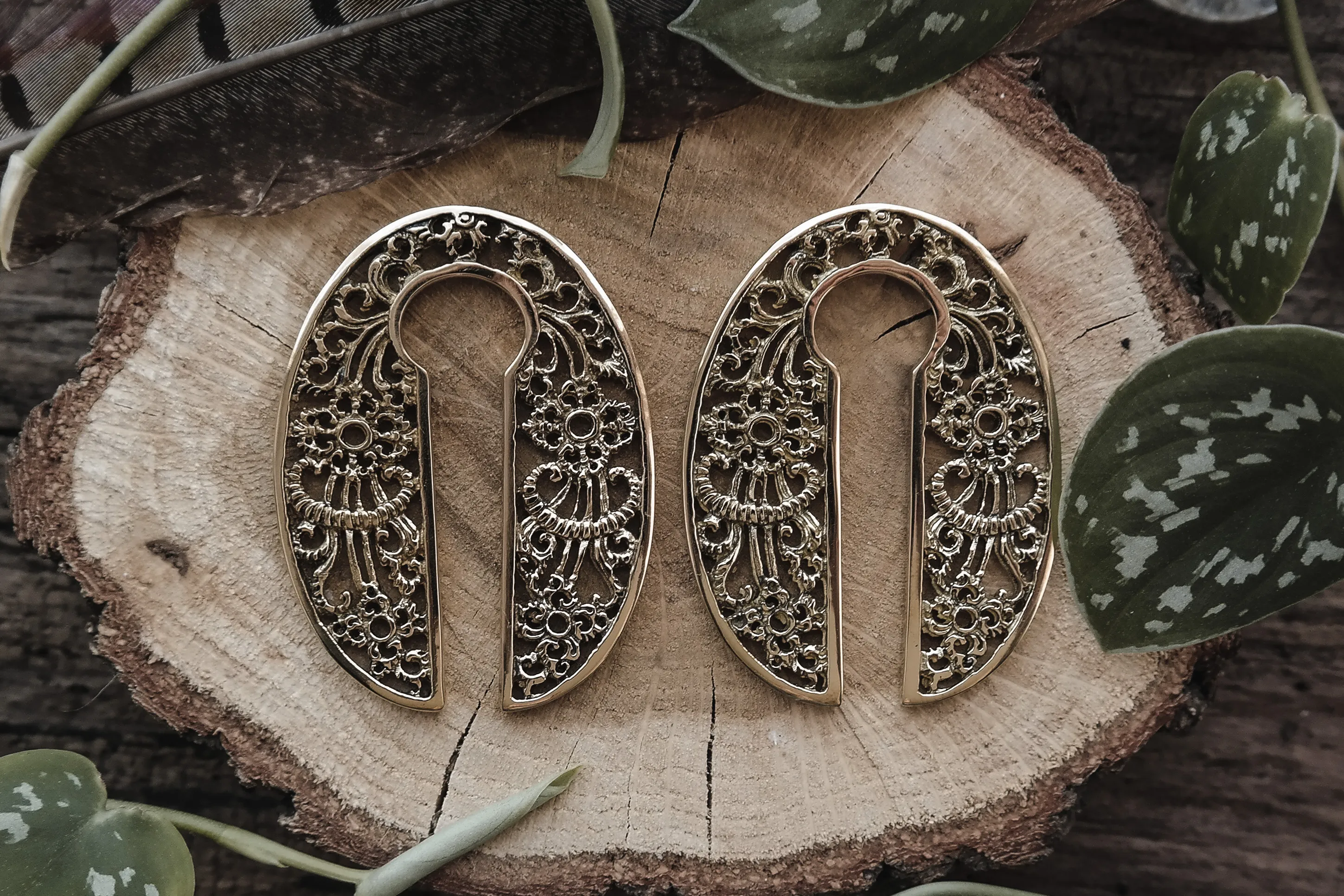 Ornament Keyhole Ear Weights