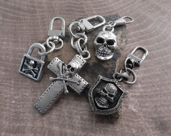 Skull Cross Hack Clip-On